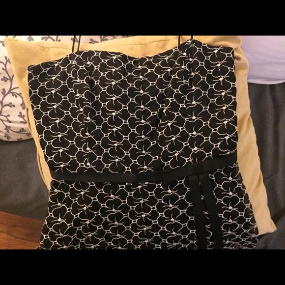 Black and white knee length dress - Picture 3 of 4